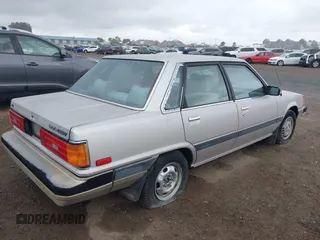 1985 Toyota Camry z VIN JT2SV16E9F0351378, wystawiony jako IAAI lot #42194705 z przebiegiem 192 476 mil mil oraz . Historia ofert i sprzedaży dostępna na DreamBid. Obrazek 4.