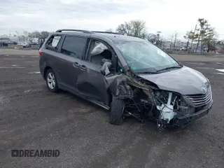 2015 Toyota Sienna LE AAS with VIN 5TDKK3DC1FS615090, listed as a IAAI auction lot 41965112 with 116,745 mi miles. Bid and sale history available at carsss.com. Image 1.