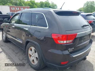 2011 Jeep Grand Cherokee Overland z VIN 1J4RR6GT2BC700758, wystawiony jako IAAI lot #42260235 z przebiegiem 98 609 mil mil oraz . Historia ofert i sprzedaży dostępna na DreamBid. Obrazek 3.