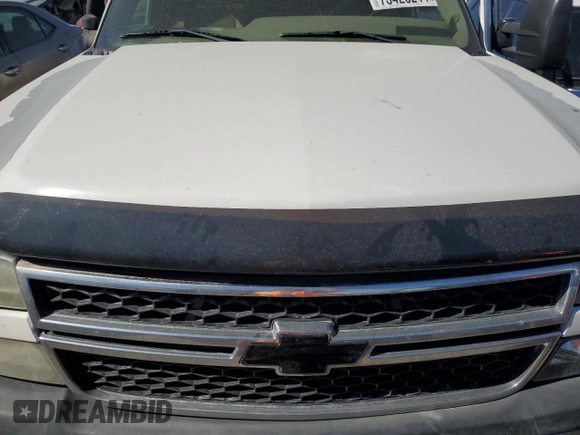2006 Chevrolet Silverado 1500HD LT2 z VIN 1GCGK13U56F101831, wystawiony jako Copart lot #73425214 z przebiegiem 150 652 mil mil oraz Szkoda całkowita • Salvage title. Historia ofert i sprzedaży dostępna na DreamBid. Obrazek 11.