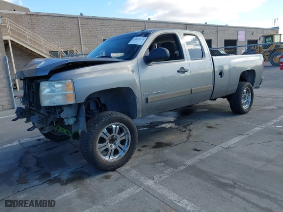 2007 Chevrolet Silverado 1500 LT w/1LT with VIN 1GCEC19J07E580345, listed as a IAAI auction lot 40884974 with 277,971 mi miles. Bid and sale history available at carsss.com. Image 19.