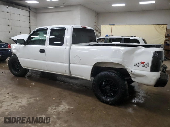 2005 Chevrolet Silverado 1500 with VIN 1GCEK19V55E207854, listed as a Copart auction lot 45152015 with 283,106 mi miles and Clean Title. Bid and sale history available at DreamBid. Image 2.