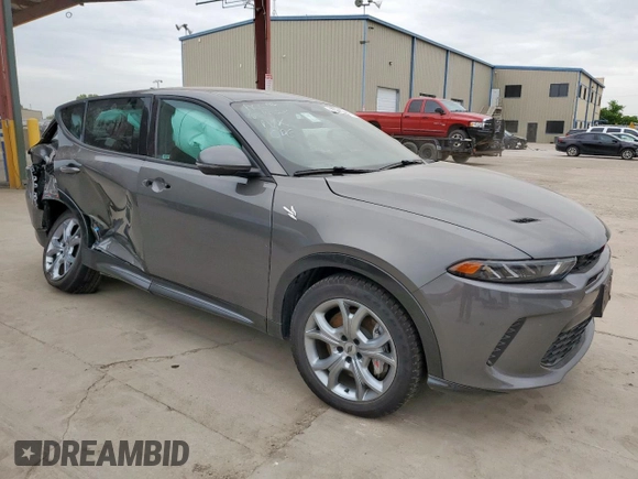 2024 Dodge Hornet R/T z VIN ZACPDFCW4R3A29263, wystawiony jako Copart lot #63423425 z przebiegiem 25 382 mil mil oraz Nie do naprawy • Non repairable. Historia ofert i sprzedaży dostępna na DreamBid. Obrazek 4.
