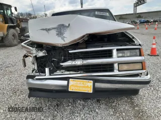 1999 Chevrolet Suburban with VIN 3GNEC16R9XG143471, listed as a Copart auction lot 53856565 with 208,621 mi miles and Salvage title. Bid and sale history available at DreamBid. Image 5.