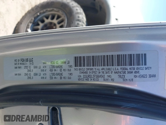 2015 Ram 2500 SLT with VIN 3C6UR5DL5FG664542, listed as a IAAI auction lot 41364516 with 161,984 mi miles. Bid and sale history available at carsss.com. Image 9.