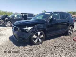 2019 Volvo XC40 Momentum z VIN YV4162UK6K2130783, wystawiony jako Copart lot #53121725 z przebiegiem 92 837 mil mil oraz Szkody całkowita. Historia ofert i sprzedaży dostępna na DreamBid. Obrazek 1.