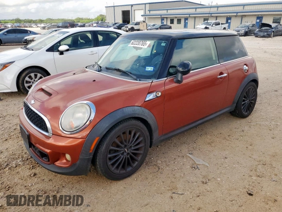 2013 MINI Hardtop S with VIN WMWSV3C55DT392526, listed as a Copart auction lot 62220765 with 152,585 mi miles and Clean title. Bid and sale history available at DreamBid. Image 1.