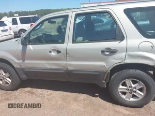 2005 Ford Escape XLS Value with VIN 1FMYU02Z25KB13278, listed as a IAAI auction lot 41981861 with 173,733 mi miles. Bid and sale history available at carsss.com. Image 6.