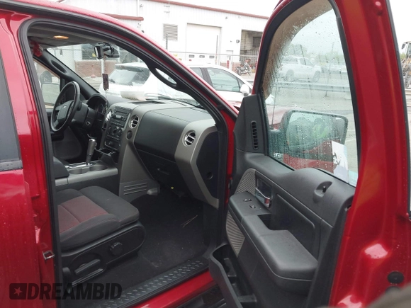 2007 Ford F-150 XLT z VIN 1FTPW12V27KA45872, wystawiony jako IAAI lot #41922758 z przebiegiem 92 213 mil mil oraz . Historia ofert i sprzedaży dostępna na DreamBid. Obrazek 5.