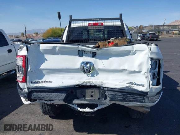 2024 Ram 2500 Laramie z VIN 3C6UR5FL7RG276925, wystawiony jako IAAI lot #41983387 z przebiegiem 29 458 mil mil oraz . Historia ofert i sprzedaży dostępna na DreamBid. Obrazek 6.