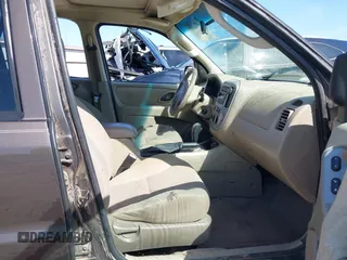 2007 Ford Escape XLT с VIN 1FMYU93197KB68777, выставлен на аукционе IAAI как лот 41996027 с пробегом 206 497 миль миль и . История ставок и продаж доступна на DreamBid. Изображение 5.