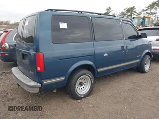 1998 GMC Safari with VIN 1GKDM19W2WB504540, listed as a IAAI auction lot 41977868 with Not Provided miles. Bid and sale history available at carsss.com. Image 4.