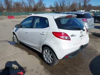 2012 Mazda 2 Touring z VIN JM1DE1LY2C0134281, wystawiony jako IAAI lot #41613690 z przebiegiem 156 546 mil mil oraz . Historia ofert i sprzedaży dostępna na DreamBid. Obrazek 3.