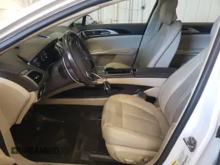 2016 Lincoln MKZ z VIN 3LN6L2GK6GR624511, wystawiony jako Copart lot #56137625 z przebiegiem 88 289 mil mil oraz Szkody całkowita. Historia ofert i sprzedaży dostępna na DreamBid. Obrazek 7.