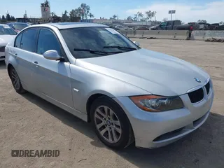 2007 BMW 3 Series 328i z VIN WBAVA33507PG53621, wystawiony jako IAAI lot #41637205 z przebiegiem 92 122 mil mil oraz . Historia ofert i sprzedaży dostępna na DreamBid. Obrazek 1.
