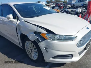 2016 Ford Fusion SE Hybrid with VIN 3FA6P0LU1GR385184, listed as a IAAI auction lot 39230513 with 106,311 mi miles. Bid and sale history available at carsss.com. Image 6.
