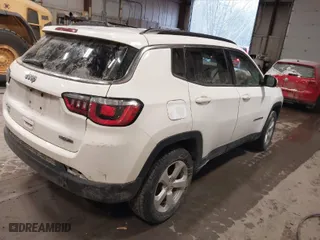 2020 Jeep Compass Latitude with VIN 3C4NJDBB2LT146691, listed as a IAAI auction lot 41490596 with 1 mi miles. Bid and sale history available at carsss.com. Image 4.