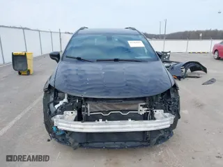 2020 Chrysler Pacifica Touring with VIN 2C4RC1FG8LR150537, listed as a IAAI auction lot 41704931 with 141,124 mi miles. Bid and sale history available at carsss.com. Image 13.