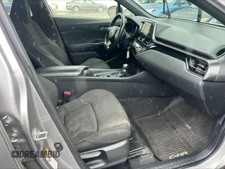 2018 Toyota C-HR XLE z VIN JTNKHMBX1J1008358, wystawiony jako Copart lot #58927015 z przebiegiem 157 018 mil mil oraz Tytuł czysty. Historia ofert i sprzedaży dostępna na DreamBid. Obrazek 5.