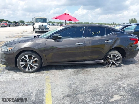 2016 Nissan Maxima 3.5 SR with VIN 1N4AA6AP9GC405420, listed as a IAAI auction lot 41933739 with 59,680 mi miles. Bid and sale history available at carsss.com. Image 6.