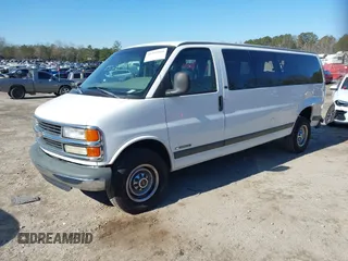 2001 Chevrolet Express with VIN 1GAHG39R811190636, listed as a IAAI auction lot 41397919 with 92,927 mi miles. Bid and sale history available at carsss.com. Image 2.