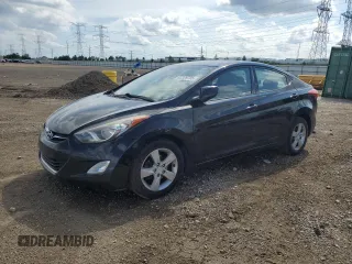 2013 Hyundai Elantra GLS z VIN KMHDH4AE8DU652709, wystawiony jako Copart lot #62329785 z przebiegiem 145 298 mil mil oraz Szkoda całkowita • Salvage title. Historia ofert i sprzedaży dostępna na DreamBid. Obrazek 1.