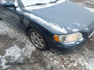 2006 Volvo S60 2.5T with VIN YV1RH592662544172, listed as a IAAI auction lot 41391185 with 245,598 mi miles. Bid and sale history available at carsss.com. Image 6.
