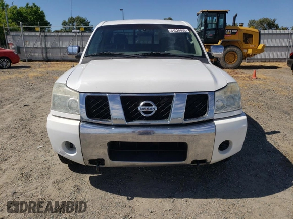 2004 Nissan Titan SE z VIN 1N6AA06A54N529628, wystawiony jako Copart lot #61020005 z przebiegiem 258 224 mil mil oraz Czysty tytuł • Clean title. Historia ofert i sprzedaży dostępna na DreamBid. Obrazek 5.