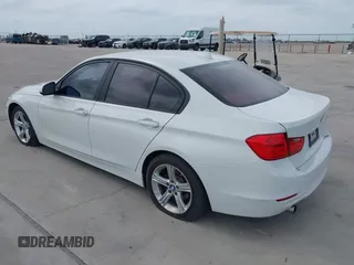 2015 BMW 3 Series 320i с VIN WBA3B1G5XFNT05271, выставлен на аукционе IAAI как лот 42049799 с пробегом 125 437 миль миль и . История ставок и продаж доступна на DreamBid. Изображение 3.
