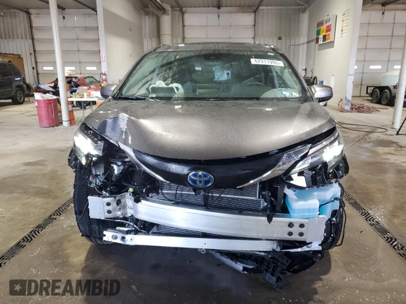 2024 Toyota Sienna XLE with VIN 5TDYSKFC5RS142123, listed as a Copart auction lot 42911995 with 4,003 mi miles and Salvage Title. Bid and sale history available at DreamBid. Image 5.