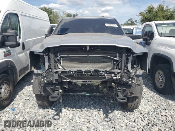 2024 Ram 2500 Laramie z VIN 3C6UR5FLXRG104906, wystawiony jako Copart lot #55327515 z przebiegiem 23 990 mil mil oraz Szkoda całkowita • Salvage title. Historia ofert i sprzedaży dostępna na DreamBid. Obrazek 5.