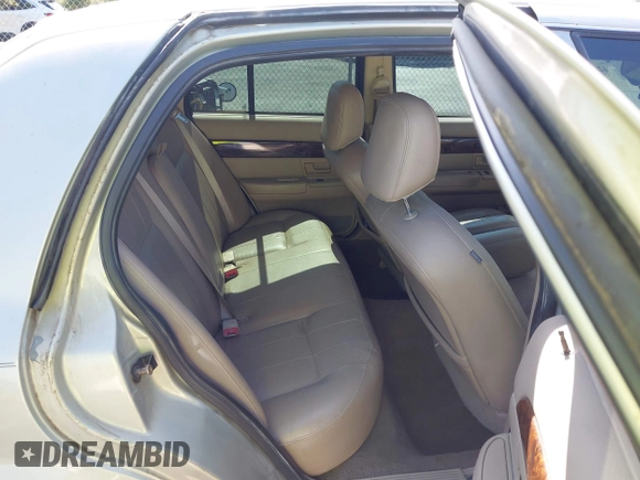2004 Mercury Grand Marquis LS Premium z VIN 2MEHM75W64X681851, wystawiony jako IAAI lot #42389437 z przebiegiem 118 153 mil mil oraz . Historia ofert i sprzedaży dostępna na DreamBid. Obrazek 8.