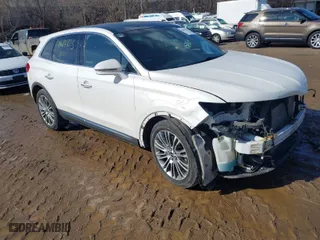 2016 Lincoln MKX Reserve with VIN 2LMTJ8LR4GBL44989, listed as a IAAI auction lot 41684823 with 101,528 mi miles. Bid and sale history available at carsss.com. Image 1.