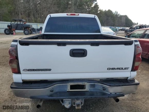 2004 Chevrolet Silverado 1500 Crew Cab LS with VIN 2GCEC13T741415464, listed as a Copart auction lot 85728364 with 174,064 mi miles and Salvage Title. Bid and sale history available at carsss.com. Image 6.