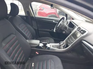 2016 Ford Fusion SE with VIN 3FA6P0HD0GR103013, listed as a IAAI auction lot 41920474 with 60,686 mi miles. Bid and sale history available at carsss.com. Image 5.