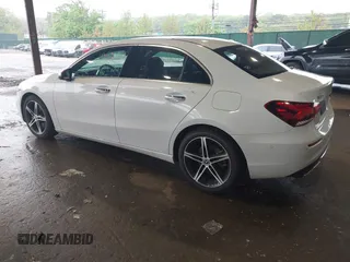 2020 Mercedes-Benz A 220 z VIN W1K3G4EB8LJ207430, wystawiony jako IAAI lot #42177595 z przebiegiem 56 148 mil mil oraz . Historia ofert i sprzedaży dostępna na DreamBid. Obrazek 3.