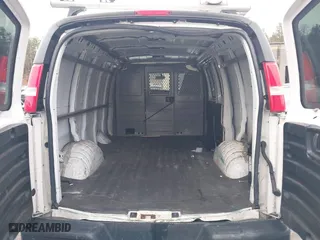 2019 GMC Savana Cargo Van with VIN 1GTW7AFG9K1154896, listed as a IAAI auction lot 41761872 with 183,541 mi miles. Bid and sale history available at carsss.com. Image 8.