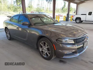 2015 Dodge Charger SXT z VIN 2C3CDXJGXFH837269, wystawiony jako IAAI lot #42375245 z przebiegiem 82 042 mil mil oraz . Historia ofert i sprzedaży dostępna na DreamBid. Obrazek 1.