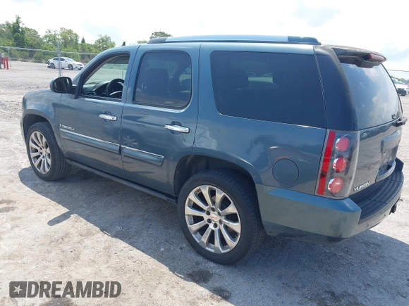 2007 GMC Yukon Denali z VIN 1GKFK63817J261736, wystawiony jako IAAI lot #42219145 z przebiegiem 214 260 mil mil oraz . Historia ofert i sprzedaży dostępna na DreamBid. Obrazek 3.