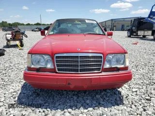 1995 Mercedes-Benz E 320 with VIN WDBEA66E3SC260806, listed as a Copart auction lot 55919665 with 114,083 mi miles and Salvage Title. Bid and sale history available at DreamBid. Image 5.