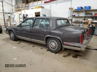 1988 Cadillac Fleetwood z VIN 1G6CB5152J4260475, wystawiony jako Copart lot #81801344 z przebiegiem 132 804 mil mil oraz Czysty tytuł • Clean title. Historia ofert i sprzedaży dostępna na DreamBid. Obrazek 2.