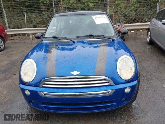 2006 MINI Hardtop z VIN WMWRC33566TK66280, wystawiony jako IAAI lot #41752311 z przebiegiem 237 056 mil mil oraz . Historia ofert i sprzedaży dostępna na DreamBid. Obrazek 12.