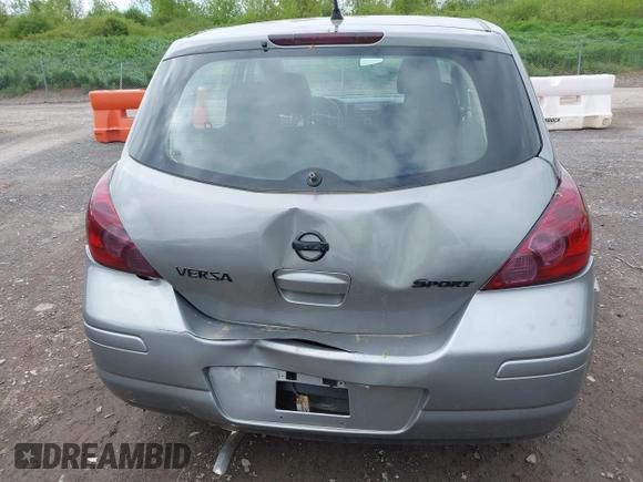 2012 Nissan Versa S z VIN 3N1BC1CP7CK800017, wystawiony jako IAAI lot #42270666 z przebiegiem 152 790 mil mil oraz . Historia ofert i sprzedaży dostępna na DreamBid. Obrazek 6.