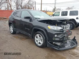 2023 Jeep Compass Latitude z VIN 3C4NJDBN4PT538846, wystawiony jako IAAI lot #41692514 z przebiegiem 13 057 mil mil oraz . Historia ofert i sprzedaży dostępna na DreamBid. Obrazek 1.