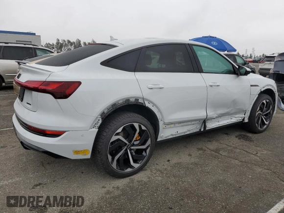 2023 Audi e-tron Sportback Premium Plus z VIN WA12ABGE1PB007387, wystawiony jako Copart lot #50734225 z przebiegiem 48 484 mil mil oraz Szkoda całkowita • Salvage title. Historia ofert i sprzedaży dostępna na DreamBid. Obrazek 3.