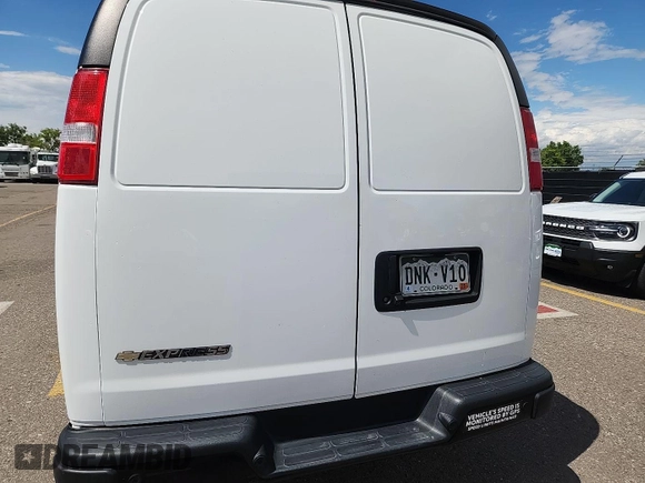 2021 Chevrolet Express Cargo with VIN 1GCWGAFP2M1303233, listed as a IAAI auction lot 42731173 with 57,034 mi miles and . Bid and sale history available at DreamBid. Image 15.