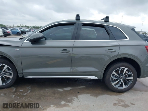 2024 Audi Q5 S line Premium Plus with VIN WA1EAAFY3R2043314, listed as a IAAI auction lot 40712504 with 5,170 mi miles. Bid and sale history available at carsss.com. Image 15.