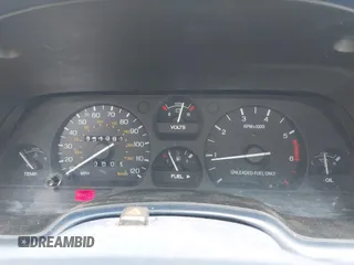 1995 Mercury Cougar z VIN 1MELM62W6SH623812, wystawiony jako IAAI lot #42306630 z przebiegiem 51 391 mil mil oraz . Historia ofert i sprzedaży dostępna na DreamBid. Obrazek 7.