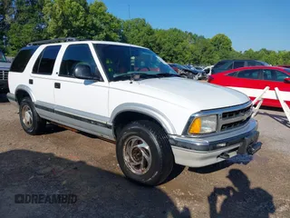 1996 Chevrolet Blazer with VIN 1GNDT13W2T2203227, listed as a IAAI auction lot 42737848 with 166,855 mi miles and . Bid and sale history available at DreamBid. Image 1.