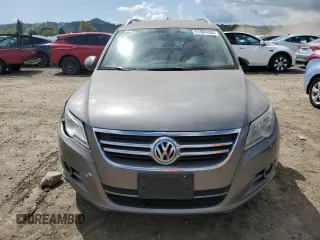 2011 Volkswagen Tiguan S z VIN WVGAV7AX9BW511129, wystawiony jako Copart lot #51907435 z przebiegiem 134 383 mil mil oraz Czysty tytuł • Clean title. Historia ofert i sprzedaży dostępna na DreamBid. Obrazek 5.